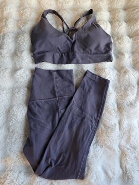 Athleta Set With Solace Bra And Salutation Stash 7/8 Dusk Violet